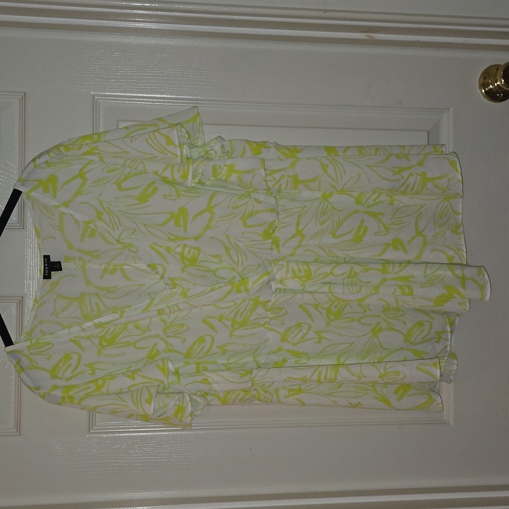 Torrid White and Lime Top NWOT‎